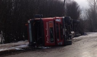 Бензовоз перевернулся в Копорском поселении