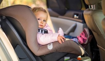 Возбуждено уголовное дело в отношении петербурженки, оставившей двухлетнюю дочь в машине без присмотра
