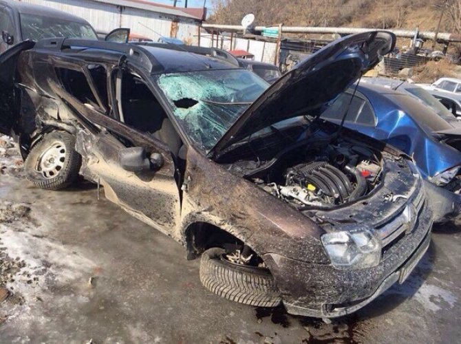 В Горно-Алтайске в результате столкновения Toyota Camry и Renault Duster погибла девушка, ещё четверо - в больнице