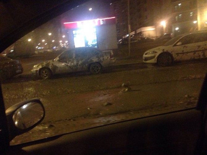 В Петербурге машину залило цементом (2).jpg