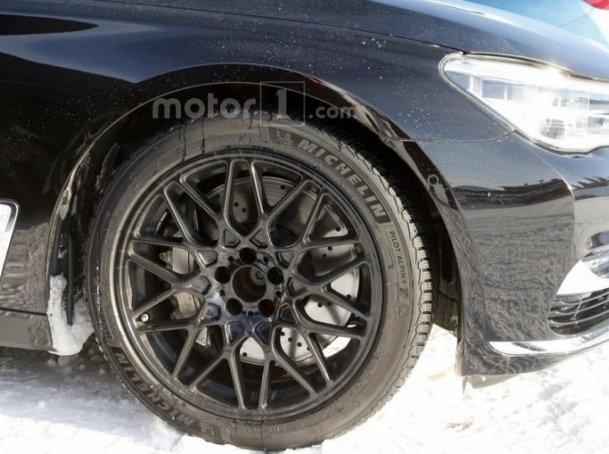 «Заряженный» кроссовер BMW M7 проходит испытания в Швеции (3).jpg