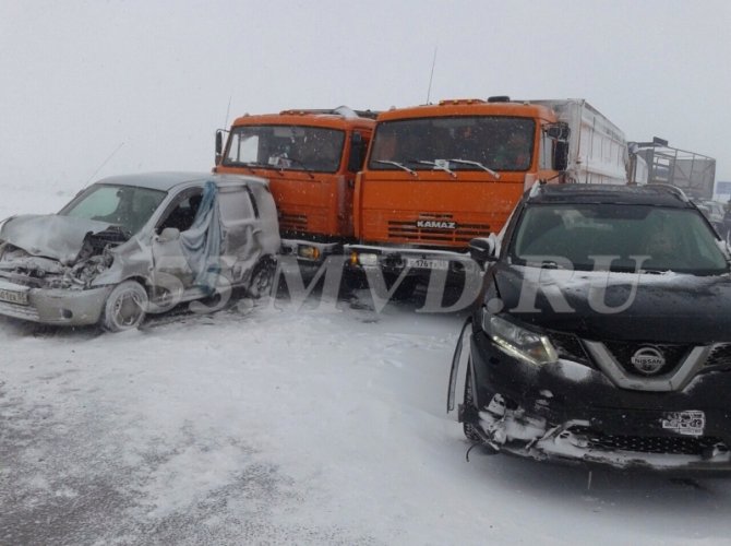 Под Омском столкнулись 17 автомобилей (4).jpg