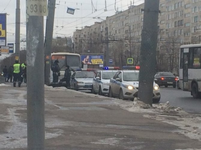 BMW и Volkswagen столкнулись на Светлановском (2).jpg