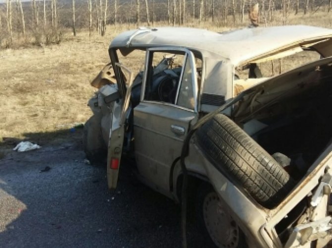 При столкновении КамАЗа и ВАЗа под Воронежем погибли два человека (8).jpg