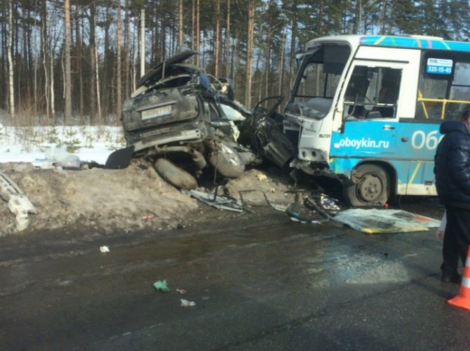 Под Зеленогорском двое погибли в ДТП с маршруткой