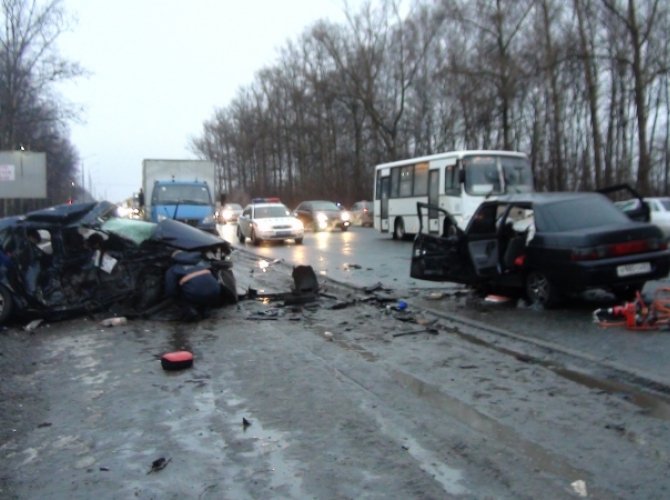 Под Рязанью на трассе М-5 в ДТП погибли пять человек (2).jpg