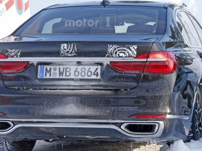 «Заряженный» кроссовер BMW M7 проходит испытания в Швеции (4).jpg