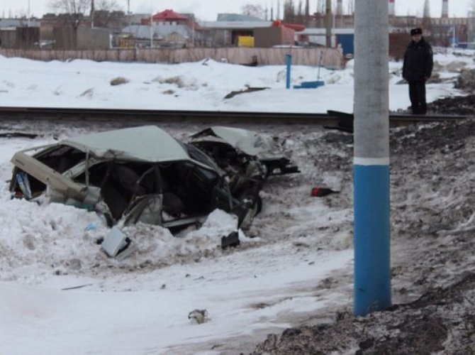 В Башкирии при столкновении поезда с ВАЗом погиб человек 2.jpg
