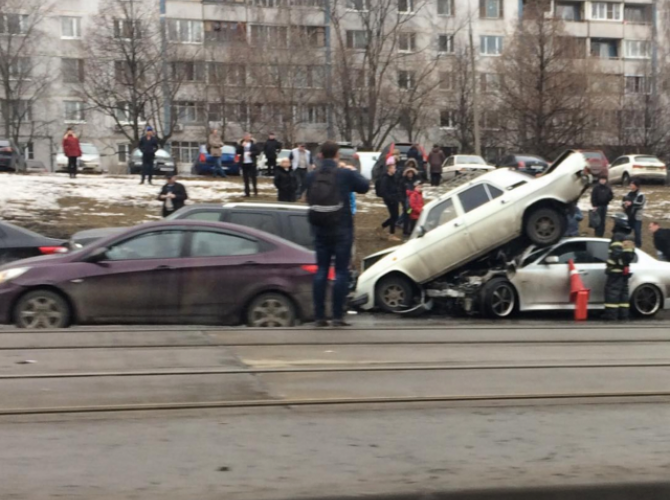 "Жигули" оказались на крыше BMW