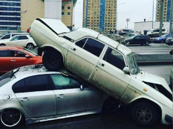 "Жигули" оказались на крыше BMW