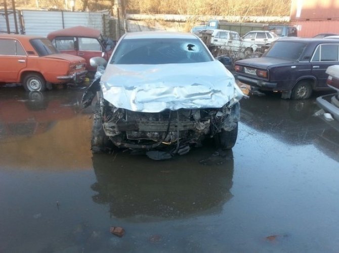 В Горно-Алтайске в результате столкновения Toyota Camry и Renault Duster погибла девушка, ещё четверо - в больнице