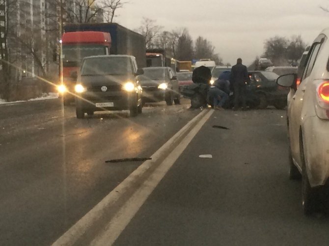 После ДТП на Московском шоссе водителя зажало в машине (4).jpg