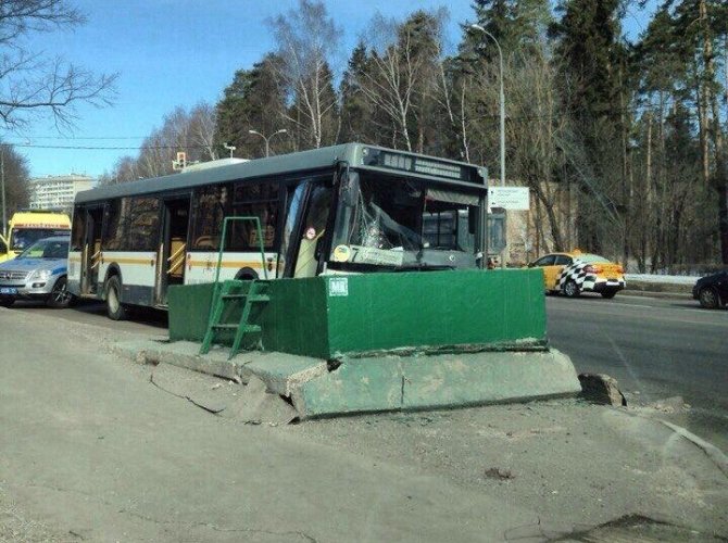 В Зеленограде в ДТП с автобусом пострадали три человека (2).jpg