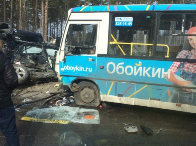 Под Зеленогорском двое погибли в ДТП с маршруткой