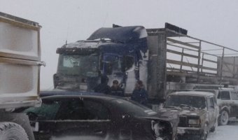 Под Омском столкнулись 17 автомобилей