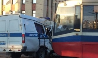 В Москве столкнулись трамвай и полицейская машина