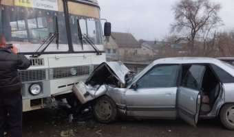 В Воронеже при столкновении маршрутки и легковушки пострадал 7-летний ребенок