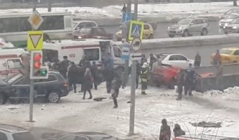 Авария в Москве - машина влетела в подземный переход