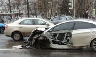 В массовом ДТП в Москве автомобиль лишился колес