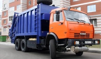 В Челябинске мусоровоз насмерть сбил женщину и скрылся