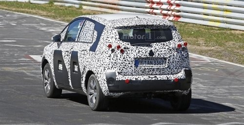 Новый Opel Meriva замечен на тестах в Нюрбургринге (3).jpg