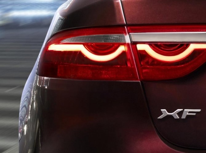 Jaguar показали первый тизер удлиненного седана XF L.jpg