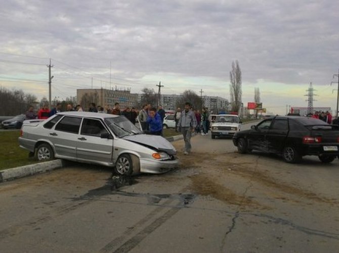 В Балакове водитель умер за рулем и устроил ДТП (3).jpg