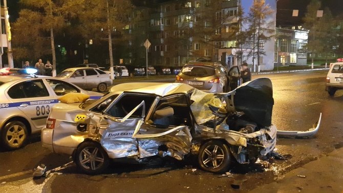 В Кемерово погибли два пассажира такси (7).jpg