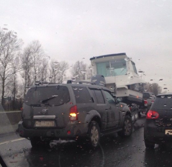 В Петербурге водитель с катером устроил массовое ДТП (3).jpg