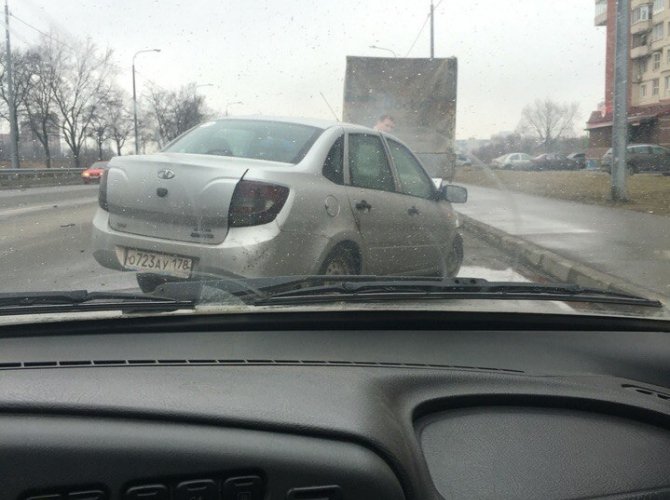 В ДТП на Белградской в Петербурге погиб водитель ВАЗа (4).jpg
