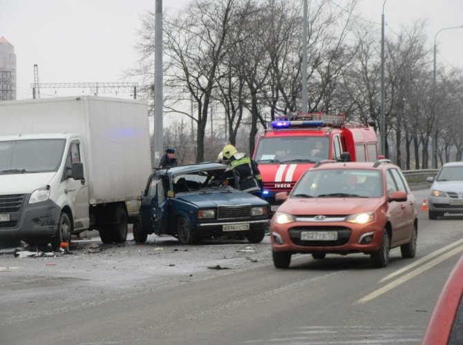 В ДТП на Белградской в Петербурге погиб водитель ВАЗа (2).jpg