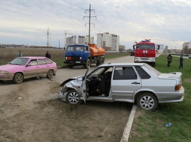 В Балакове водитель умер за рулем и устроил ДТП (4).jpg