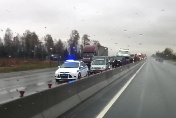В Петербурге водитель с катером устроил массовое ДТП (4).jpg