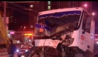 Два грузовика столкнулись на Дмитровском шоссе в Москве