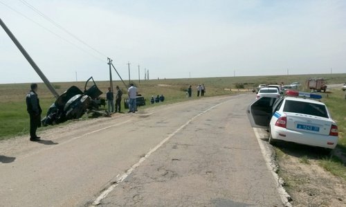 В Астраханской области погибли два человека, врезавшись в столб (2).jpg