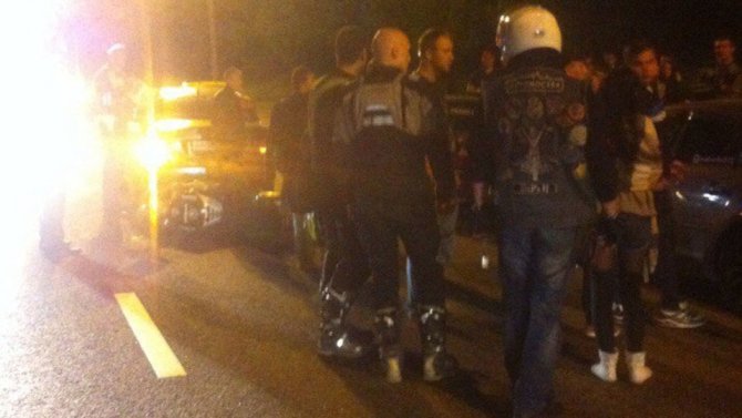 В Москве мотоциклист сбил пешехода и протаранил три машины (2).jpg