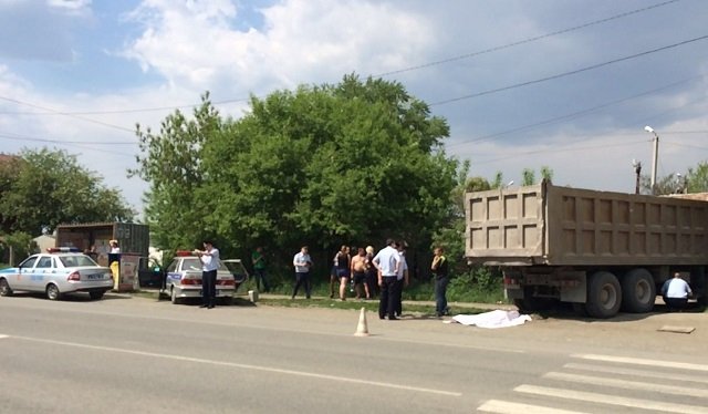 Пьяный водитель грузовика насмерть сбил 15-летнюю девочку в Арамиле.jpg
