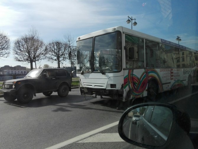 Массовое ДТП на Васильевском острове с участием пассажирского автобуса (5).jpg