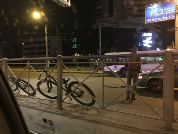 На Богатырском в Петербурге сбили велосипедиста на переходе (2).jpg
