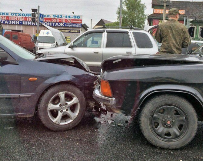 На Выборгском в Петербурге шоссе столкнулись четыре автомобиля (7).jpg