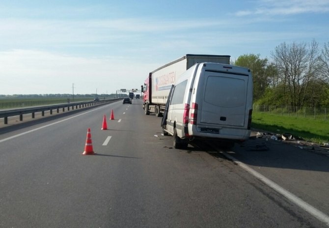 В Воронежской области столкнулись фура и автобус 12 человек пострадали (3).jpg