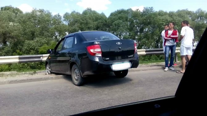 В Рязани на Северной окружной дороге Lada врезалась в ограждение (1).jpg