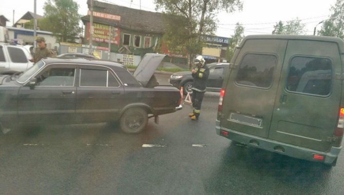 На Выборгском в Петербурге шоссе столкнулись четыре автомобиля (2).jpg