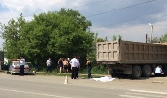 Пьяный водитель грузовика насмерть сбил 15-летнюю девочку в Арамиле
