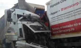 На Кубани при столкновении двух большегрузов погибли оба водителя