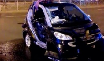 В Петербурге столкнулись BMW и Smart: серьезно пострадала девушка