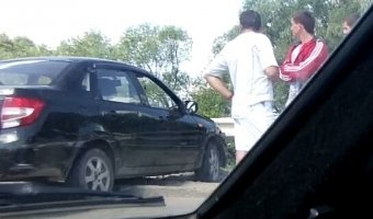 В Рязани на Северной окружной дороге Lada врезалась в ограждение