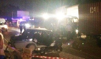 В Москве грузовик протаранил пять машин: один человек погиб, девять ранено
