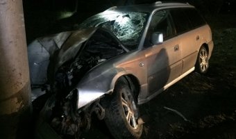 В Иркутске при столкновении со столбом погиб водитель Subaru