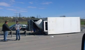 На КАД в ДТП пострадал водитель грузовика